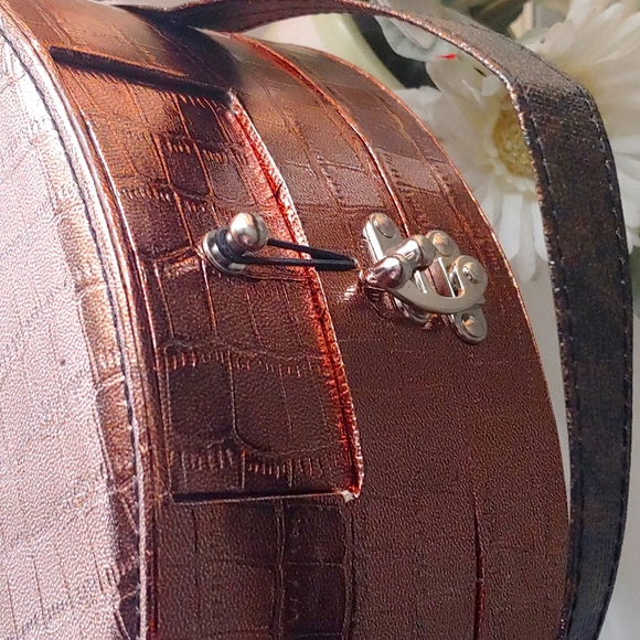 Makeup Case - Picture 2 of 11